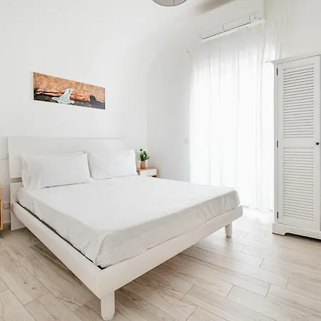 Amalfi White-Top Location Near Piazza Duomo!
